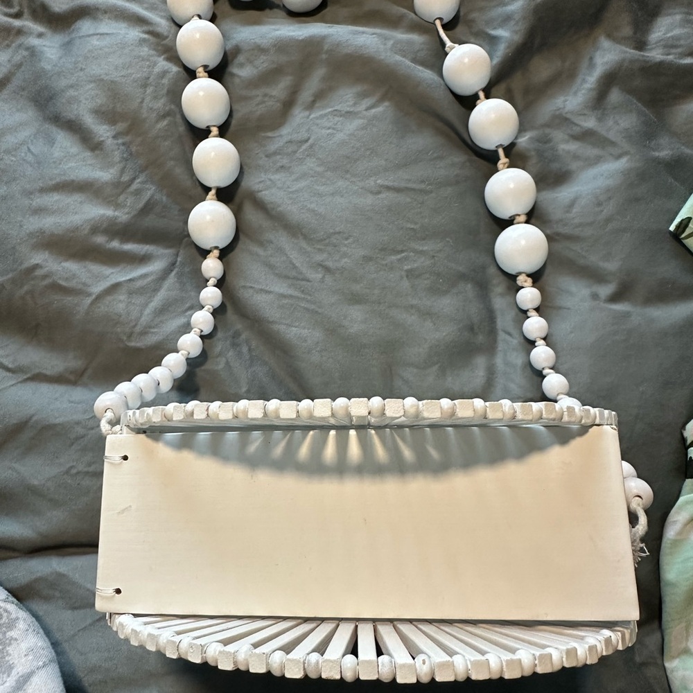 Stylish White Wood Beaded Women's Bag - Picture 2 of 2